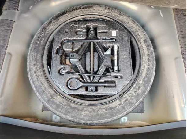 Car image 36