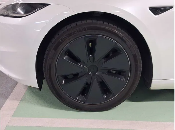 Car image 9