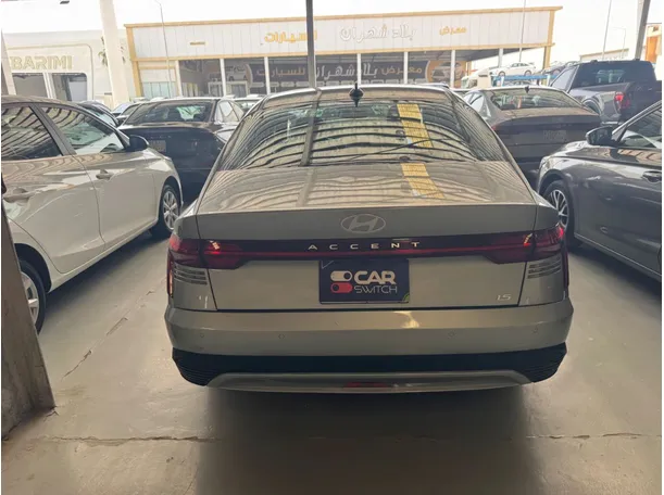 Car image 4