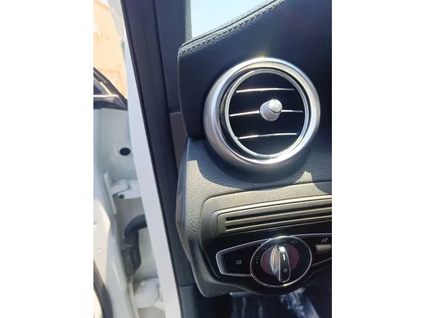 Car image 34