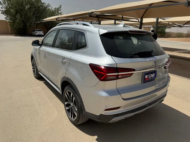 Car image 7