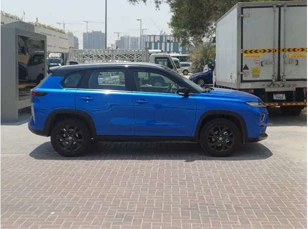 Car image 8