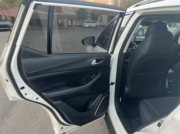 Car image 13