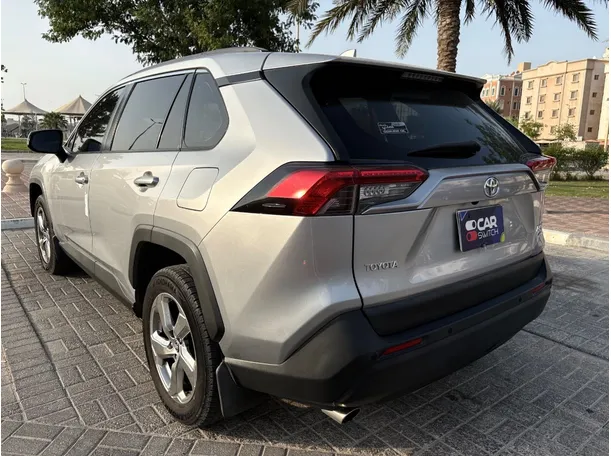 Car image 7