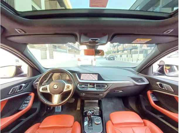 Car image 17
