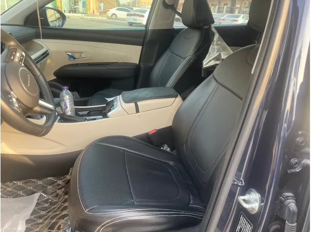 Car image 11
