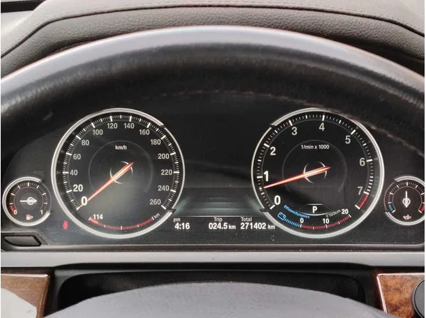 Car image 30