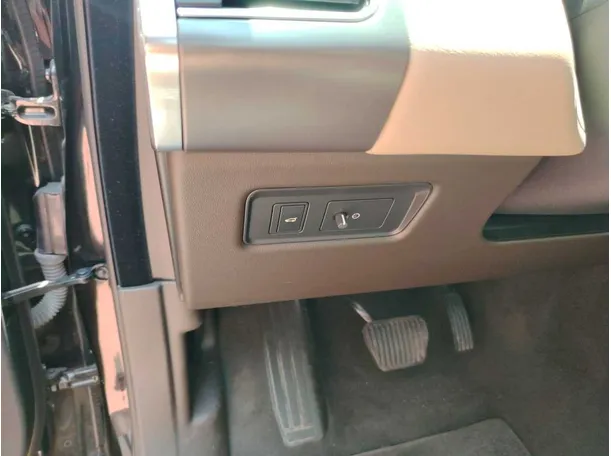 Car image 36