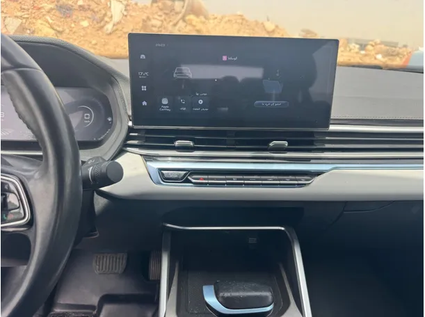 Car image 12
