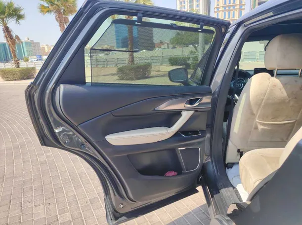 Car image 14