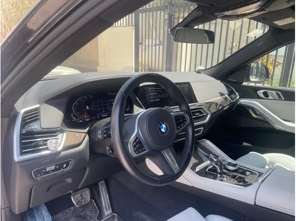 Car image 10