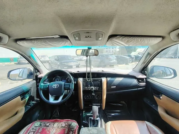 Car image 17