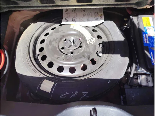 Car image 30