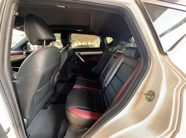 Car image 14