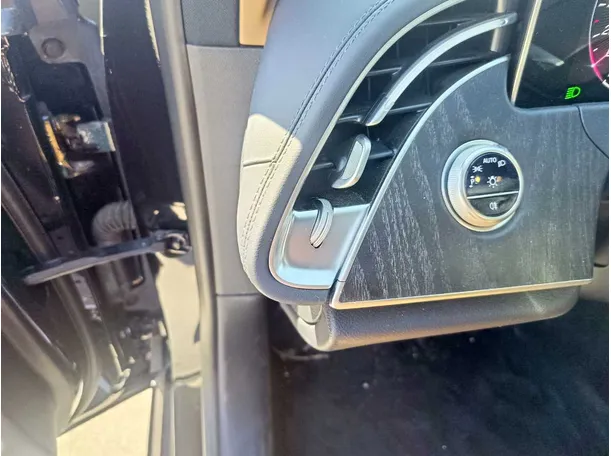 Car image 36