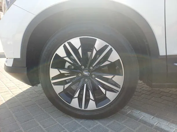 Car image 10
