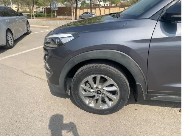 Car image 9