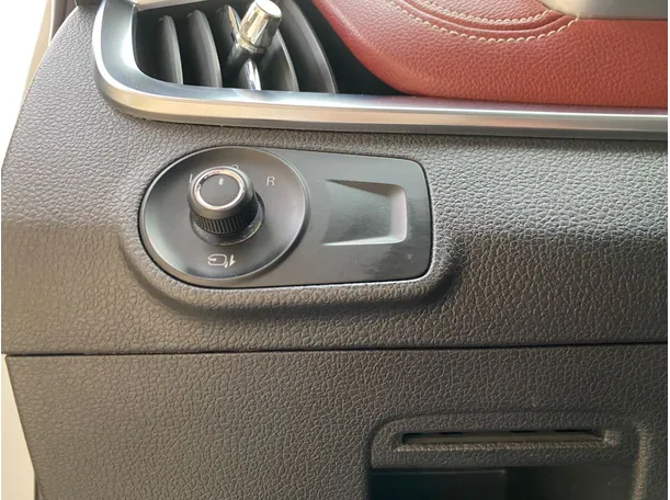 Car image 24