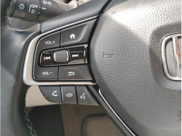 Car image 32