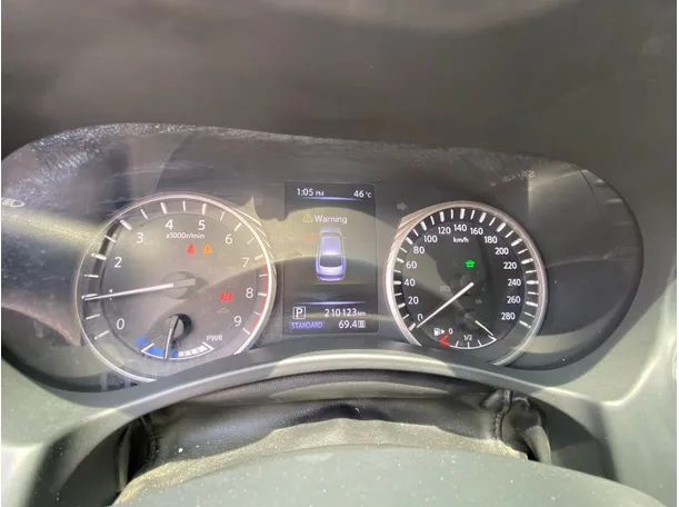 Car image 19