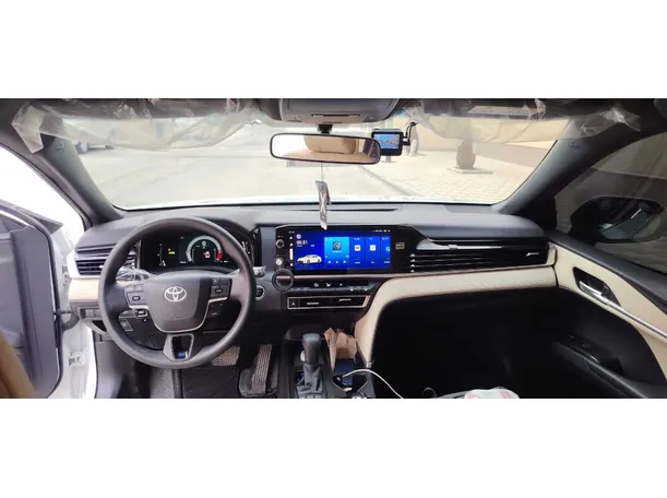Car image 14