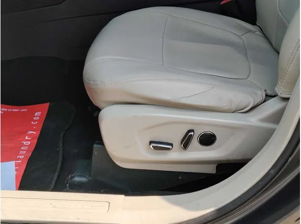 Car image 32
