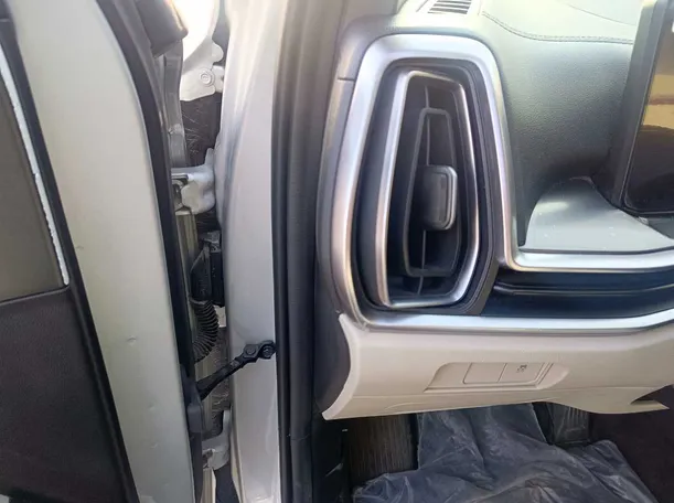 Car image 27