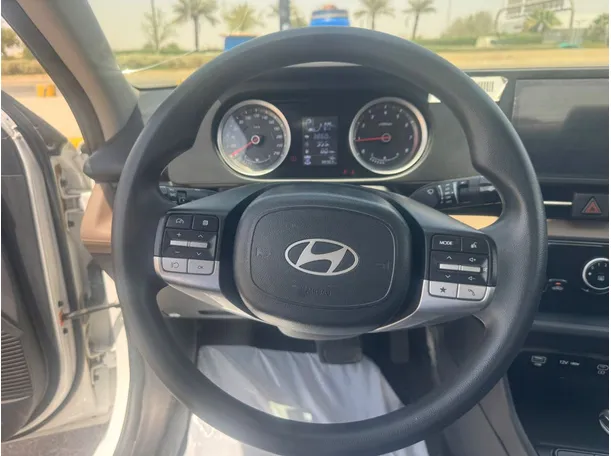 Car image 17