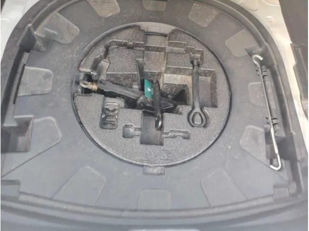 Car image 33