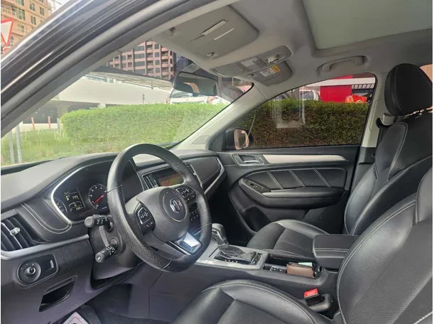 Car image 10