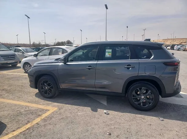 Car image 8
