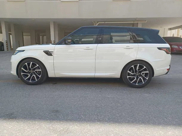Car image 9