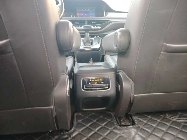 Car image 28