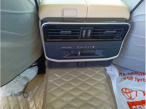 Car image 27
