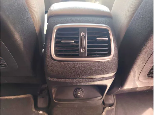 Car image 28