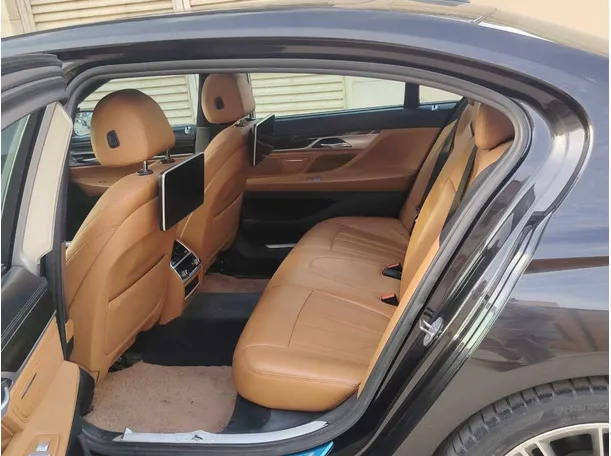 Car image 17