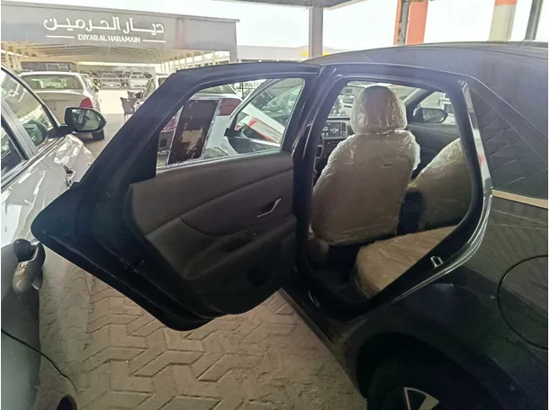 Car image 20