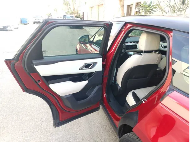 Car image 18