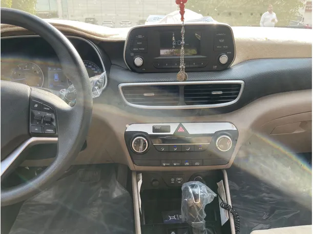 Car image 19