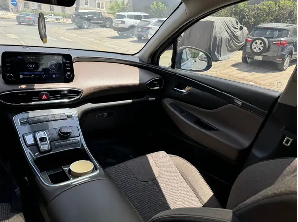 Car image 18