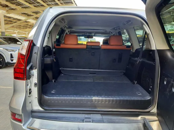 Car image 19