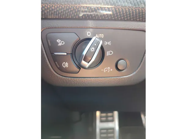 Car image 27
