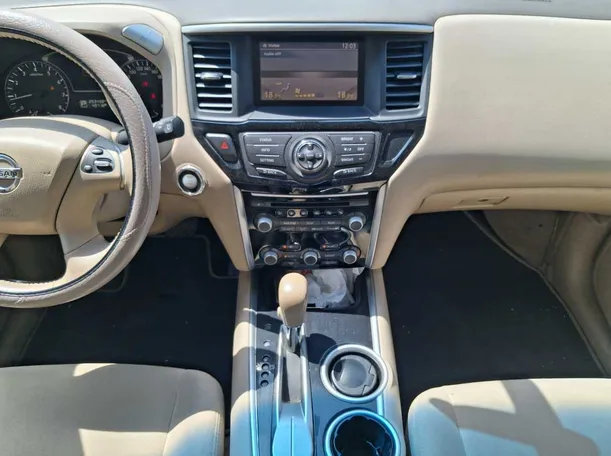 Car image 16