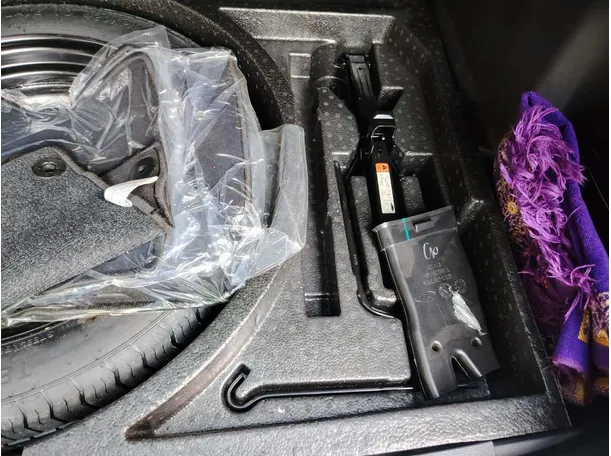 Car image 37