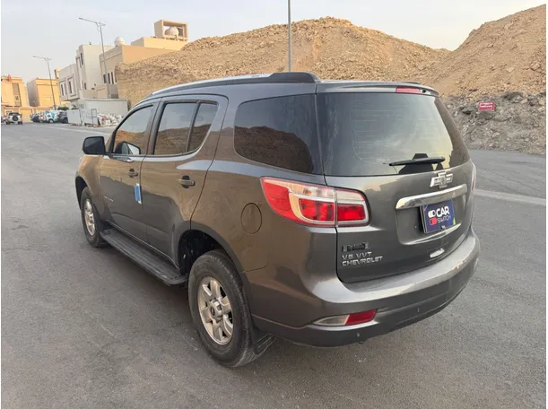 Car image 7