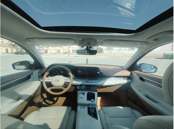 Car image 17
