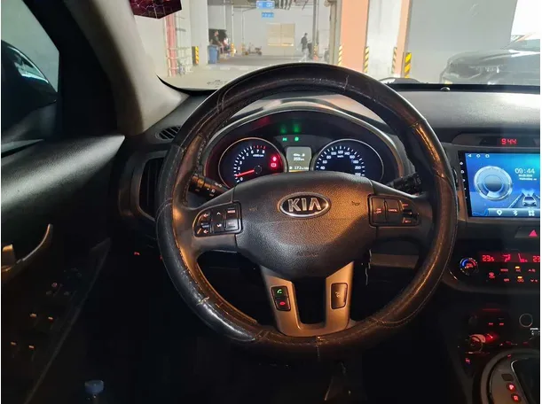 Car image 16