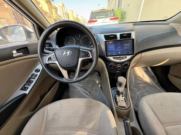 Car image 14
