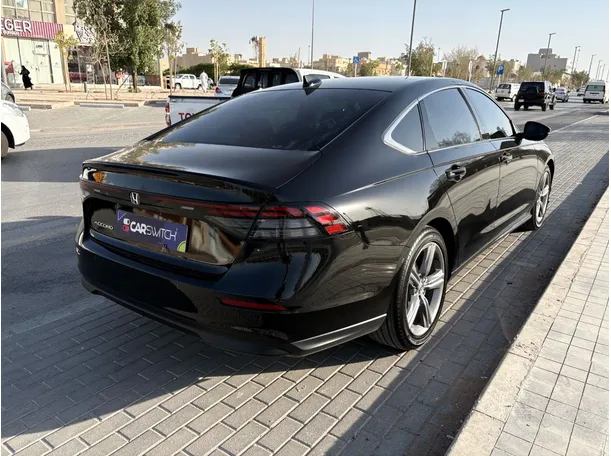 Car image 5