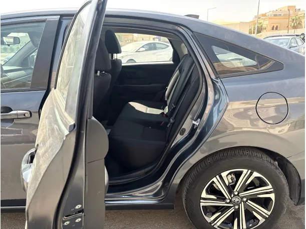 Car image 15